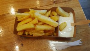 Fries and garlic sauce at Maoz - Damrak in Amsterdam