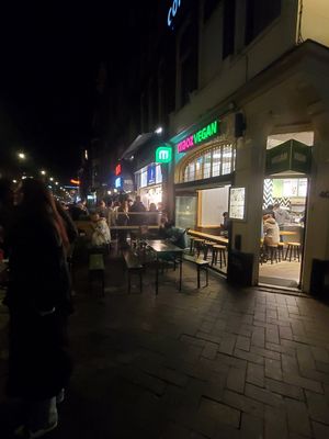  at Maoz - Damrak in Amsterdam