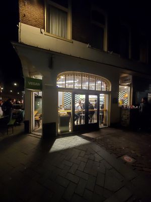  at Maoz - Damrak in Amsterdam