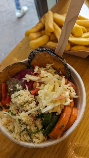 Salad bowl and chips at Maoz - Damrak in Amsterdam