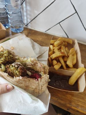  at Maoz - Damrak in Amsterdam