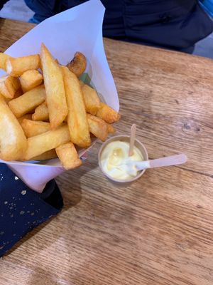 Chips with vegan mayo at Maoz - Damrak in Amsterdam