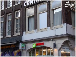 Outside at Maoz - Damrak in Amsterdam