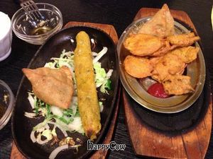 Appetizers at Shama Vegetarian Indian Restaurant in Osaka
