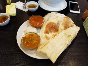 烤餅套餐主餐 at Shama Vegetarian Indian Restaurant in Osaka