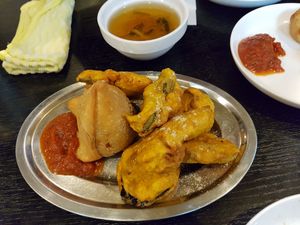 烤餅套餐餐前小炸物 at Shama Vegetarian Indian Restaurant in Osaka