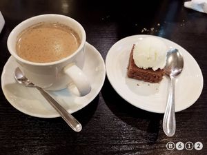 烤餅套餐飯後甜點及奶茶 at Shama Vegetarian Indian Restaurant in Osaka