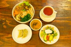 
Curry-noodle set 973yen(+tax)
 

Original Curry-noodle with tempeh ,
vegemomo, soup, salad, drink, sweets.
  at Shama Vegetarian Indian Restaurant in Osaka