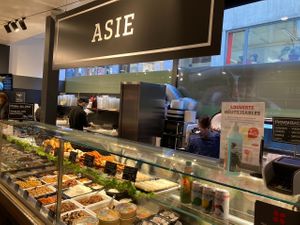 Asian prepared food station at MANOR in Lausanne
