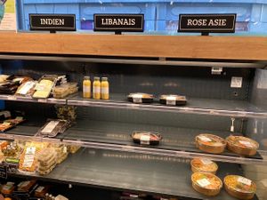 Grab-and-go ethnic foods at MANOR in Lausanne