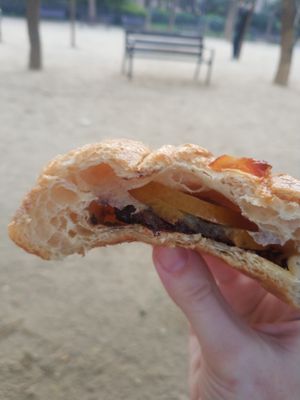 Chocolate y naranja confitada at CroisSants in Barcelona