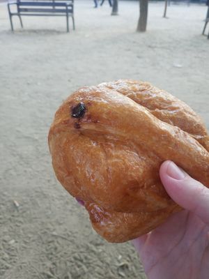 Queso y arándanos at CroisSants in Barcelona