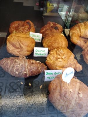 Some of the vegan savoury options indicated by the green writing at CroisSants in Barcelona