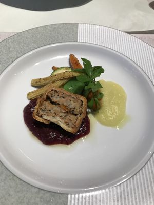 「ハーブかおる大豆ミート包み焼き」　ソースが絶品  at Primo Fito in Karuizawa