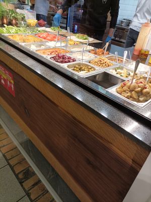 Salate und mehr at Falafel House in Hamburg