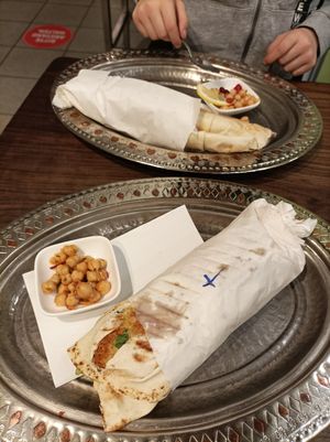 2x Falafelrolle mit Pommes und Kichererbsensalat at Falafel House in Hamburg