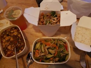 Vegan gerechten geserveerd met rijst/bami/noodles at MiWoki in Spijkenisse
