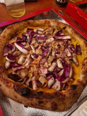 Pizza "Beetle Juice" at Bolle Pizzeria in Monza