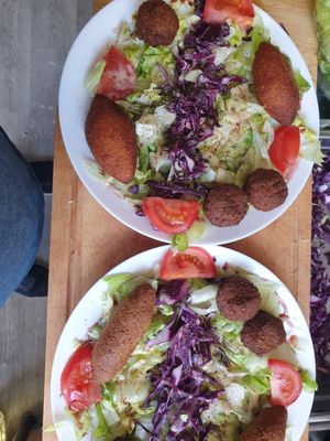 Assiette mixte kebés crudités Falafels at Le Levantin in Clermont-ferrand
