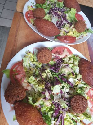 Assiette mixte Falafels kebés Végan at Le Levantin in Clermont-ferrand