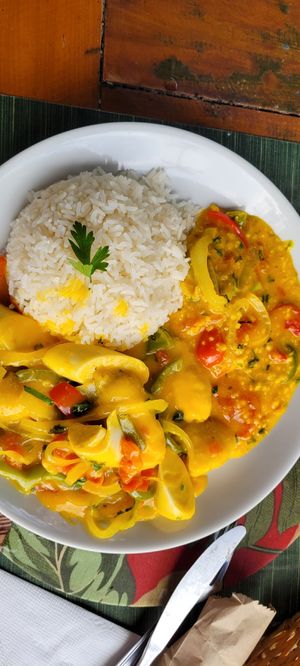 Banana and palm hearts with rice at Manjericão in Ilhabela