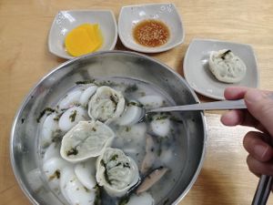 Dumpling soup at Daom Noodle 다옴국수 in Seoul