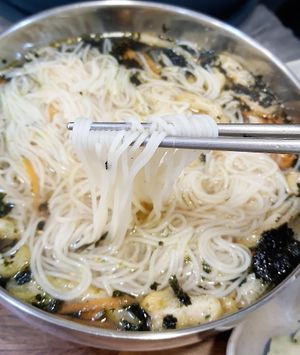 Janchi Guksu 잔치국수 - close-up at Daom Noodle 다옴국수 in Seoul