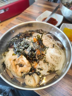 Jhan chi Gok su at Daom Noodle 다옴국수 in Seoul