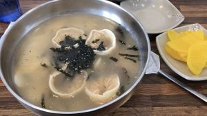 떡만둣구ㄱ at Daom Noodle 다옴국수 in Seoul