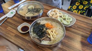 Rice cake and dumpling soup, Vegetarian dumplings, and Korean traditional noodles at Daom Noodle 다옴국수 in Seoul
