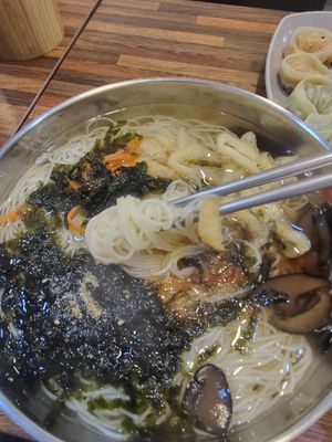 Jan Chi Guksu at Daom Noodle 다옴국수 in Seoul