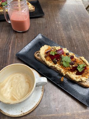 Hummus toast  at BYOKO in Malaga