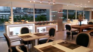 Buffett @ 6pm Sunday at Coco's Cafe at Lotus Hotel in Bangkok