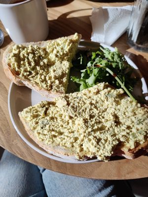 Tofu brouillé at Taylor's Cafe in Brussels