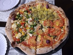 Marguerita, Três Queijos e Vegetariana at Don Diovani in Balneario Picarras