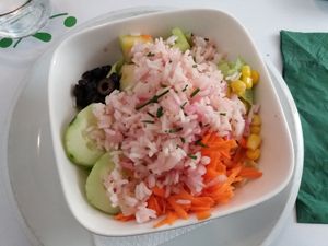 Ensalada oriental con cebollitas encurtidas y arroz basmati. at Vegetariano El Calafate in Malaga