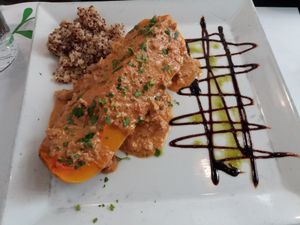 Calabaza al horno con salsa de frutos secos y guarnicion de quinoa. at Vegetariano El Calafate in Malaga