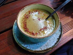 Tagessuppe (Zucchini): heiß serviert und traumhaft lecker. at Gaia Kitchen in Vienna