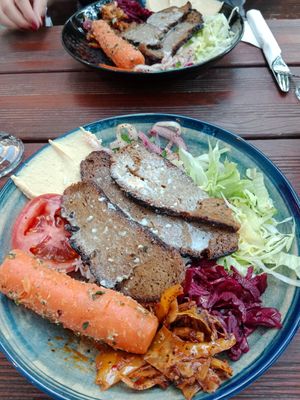 Seitan Kebab-Teller at Gaia Kitchen in Vienna