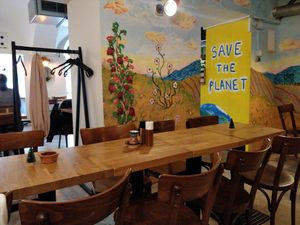 Indoor setting at Gaia Kitchen in Vienna