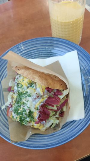 Kebap Sandwich and Mango Lassi at Gaia Kitchen in Vienna