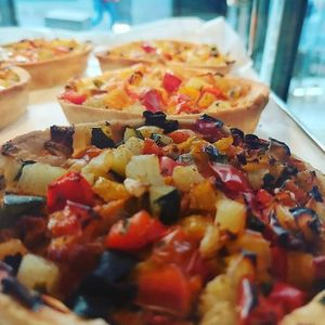 Quiches salées vegans et végétariennes at Une faim de Lou' in Chimay