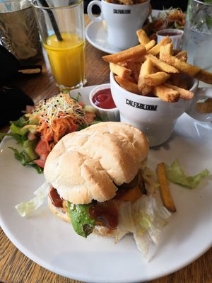 Vegan cheesebuger at Calf & Bloom in Amsterdam