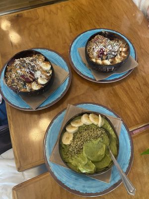 I got the Tropical Green Bowl Minor without granola and maple syrup and it was pretty good! Kind of a small portion for the price. Top left is the açaí and top right is the heave at Lightbox Cafe in Philadelphia