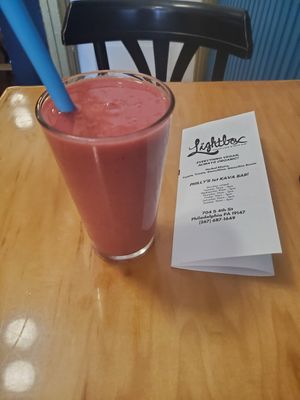 Mango Dragon: Mango, Pineapple, Dragonfruit, Goji, Berry & Cold-Pressed Apple Juice #Veganuary at Lightbox Cafe in Philadelphia