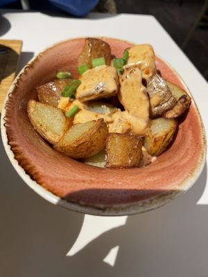 Patates braves (salsa vegana)  at Manpuk in Vilafranca Del Penedes