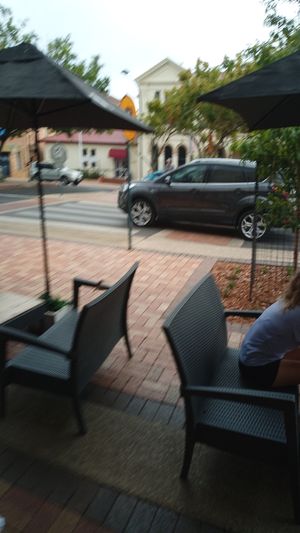 seats for alfresco dining at Alowishus Delicious in Bundaberg