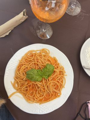 Spaghetti pomodoro at Baresana in Bari