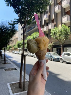 Pistachio & peach at Gelateria Piccinni in Bari