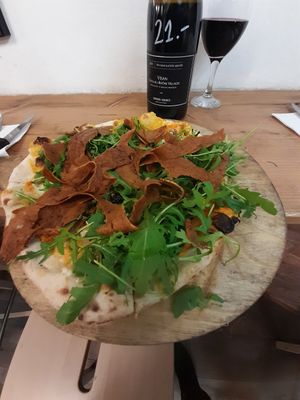 Pizza der Saison mit Kürbiskerne,Walnüssen,Schinken und Rucola at La Pizzeria - Paulo Azevedo in Woerth